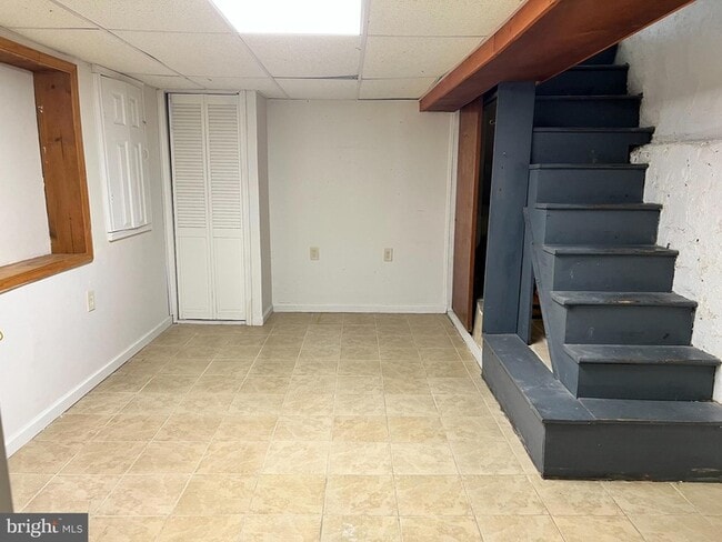 Building Photo - 2408 S Sartain St