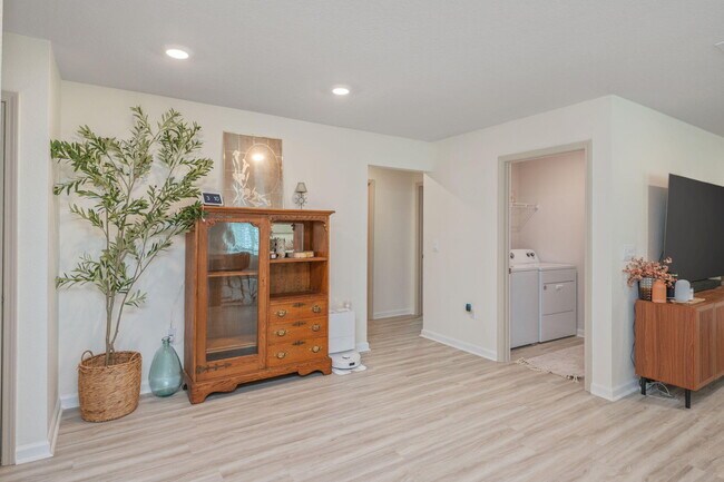 Building Photo - 545 Mary Lou Way