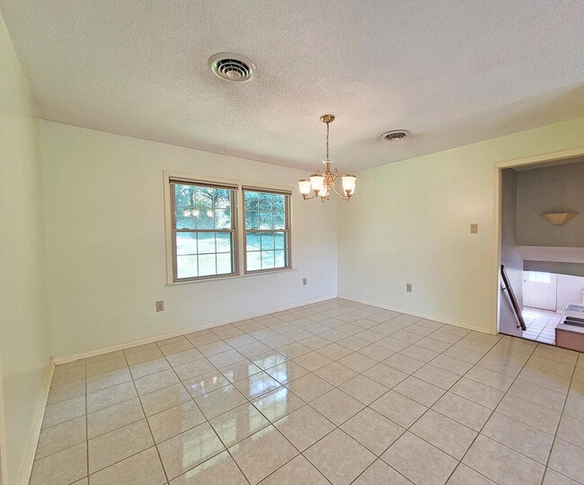 Building Photo - 133 Glenrochie Dr