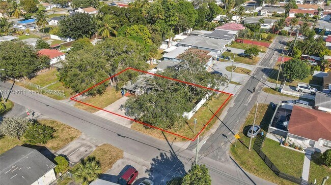 Building Photo - 709 SW 7th Ave