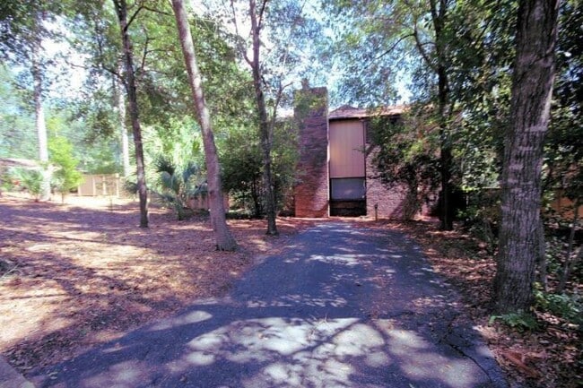 Building Photo - 5 Hidden Cove Cir