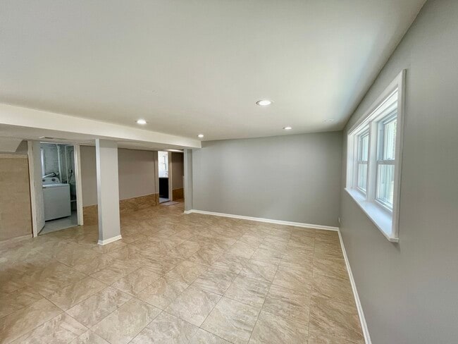 Building Photo - 3942 W Fitch Ave