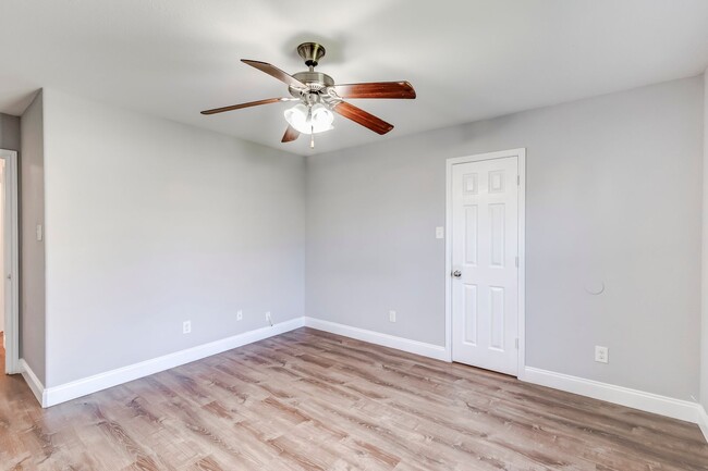 Building Photo - 2930 Saulsbury Dr