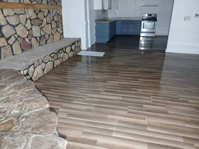 Building Photo - Spacious & Affordable Home In Lima!