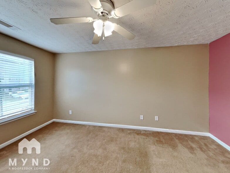 Building Photo - 6204 Ellenwood Dr