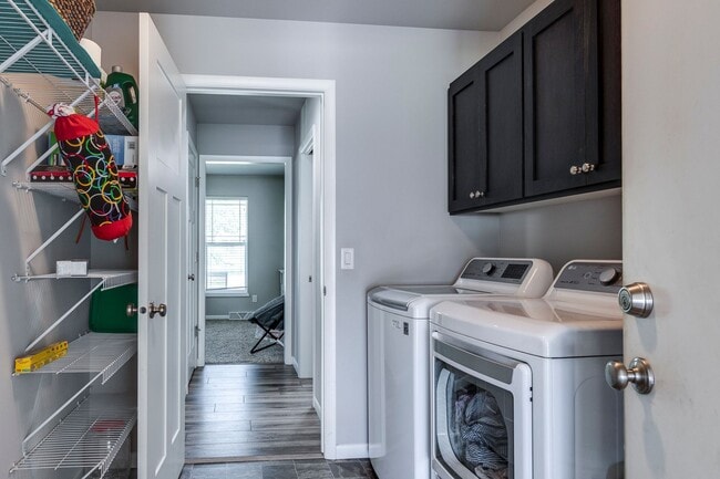 Building Photo - Professionally Managed Home in Convenient ...