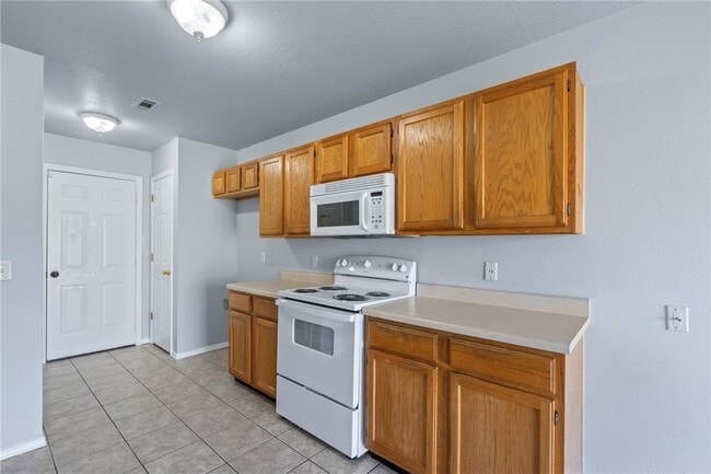 Building Photo - 607 Amanda Dr