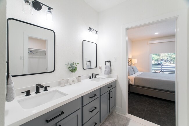 Building Photo - 3103 Hemingway Dr