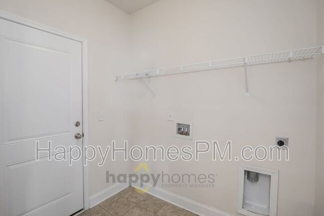 Building Photo - 350 Spectrum Rd