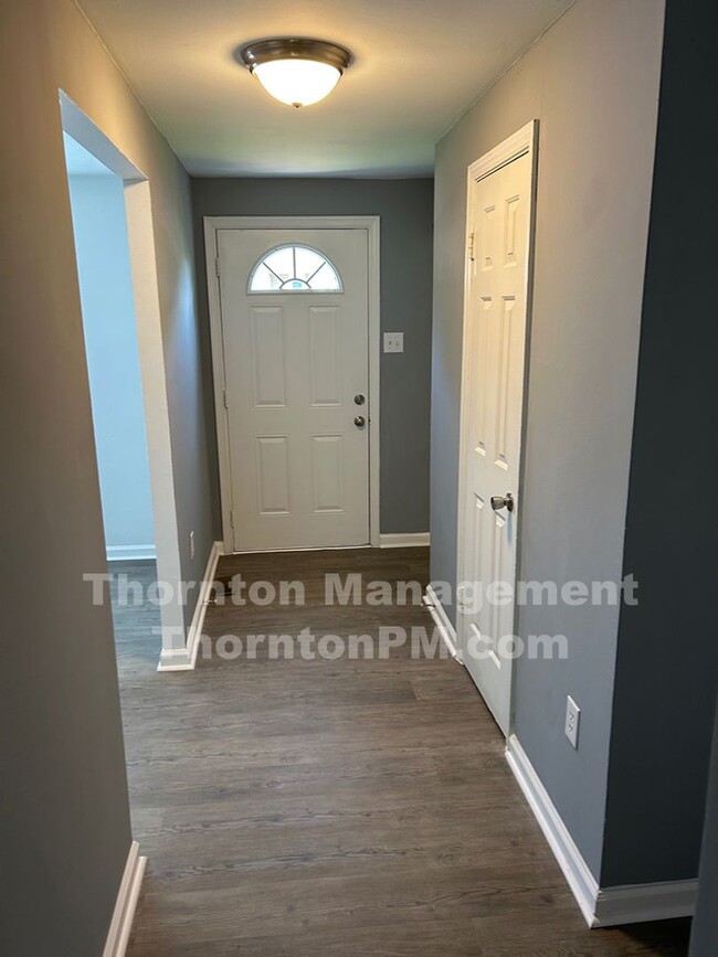 Building Photo - Culpeper Newly Renovated Townhouse