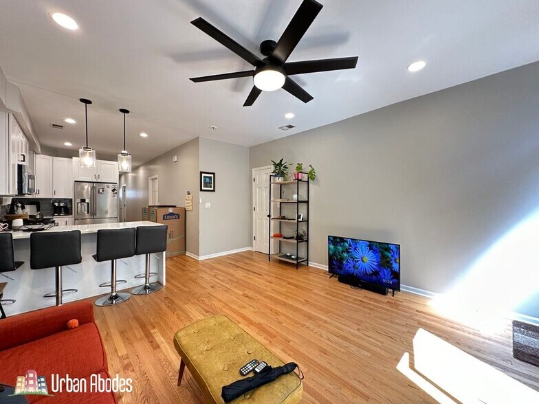 Building Photo - 1424 N Bosworth Ave