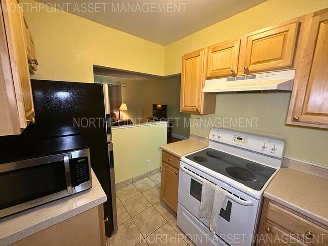Building Photo - Welcome to charming 2-bedroom, 1-bathroom ...