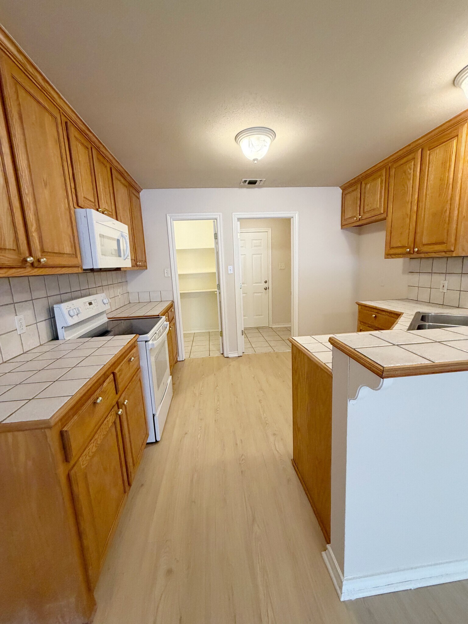 Pantry & Laundry Access - 307 Sunset Blvd