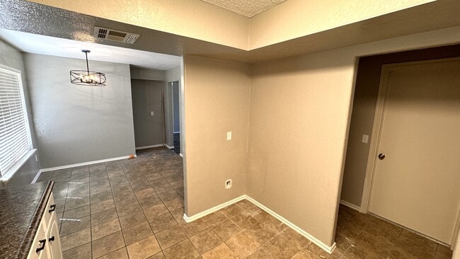 Building Photo - 812 SE 15th St