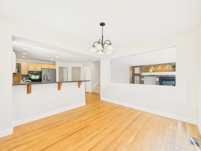 Building Photo - 7765 Lebrun Ct