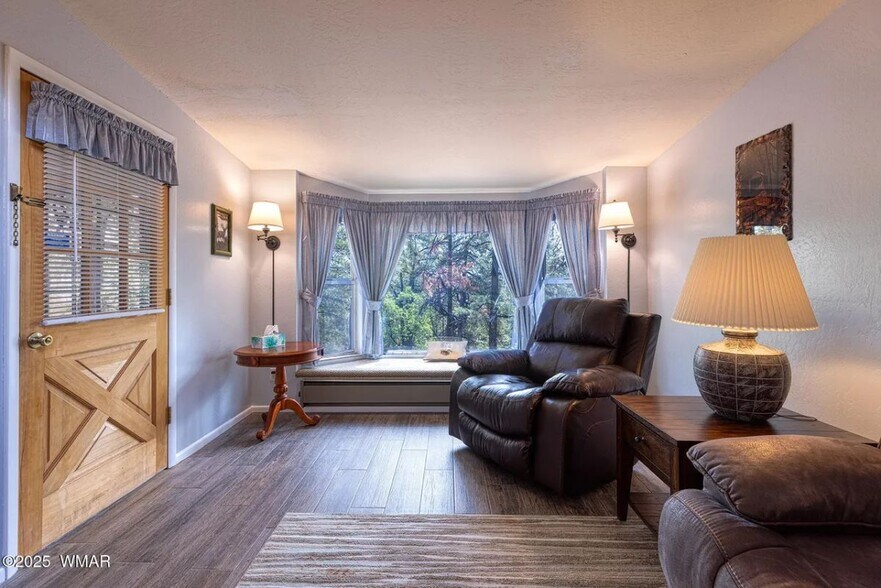 Building Photo - 6373 Manzanita Dr
