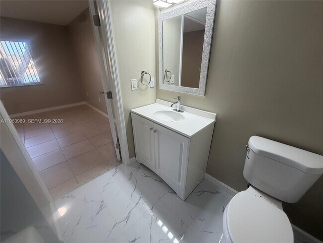 Building Photo - 2731 SE 12th Rd