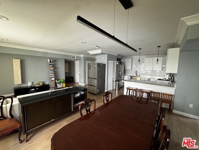 Building Photo - 3855 Ingraham St