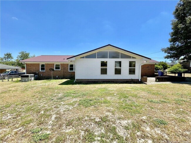 Building Photo - 621 Welsh Pl