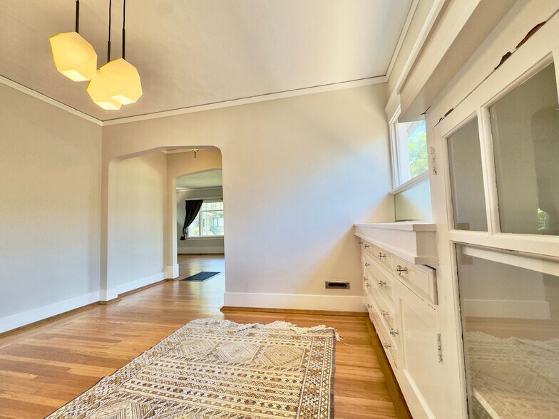 Building Photo - 2309 Derby St