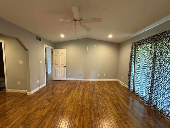 Building Photo - 3 Bedroom house