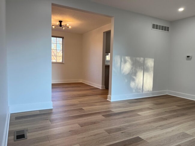 Building Photo - 9938 Melody Ln