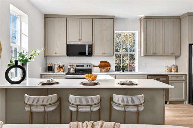 Building Photo - 439 W 9th St