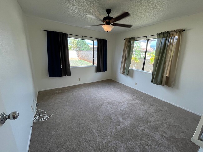 Building Photo - Mililani Town - 2 bedrooms, 1 bathroom hom...