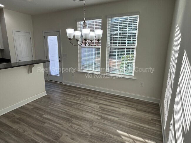 Building Photo - 156 Polaris Ave