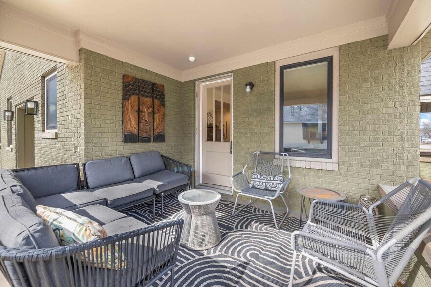 Building Photo - 302 S Shiloh St