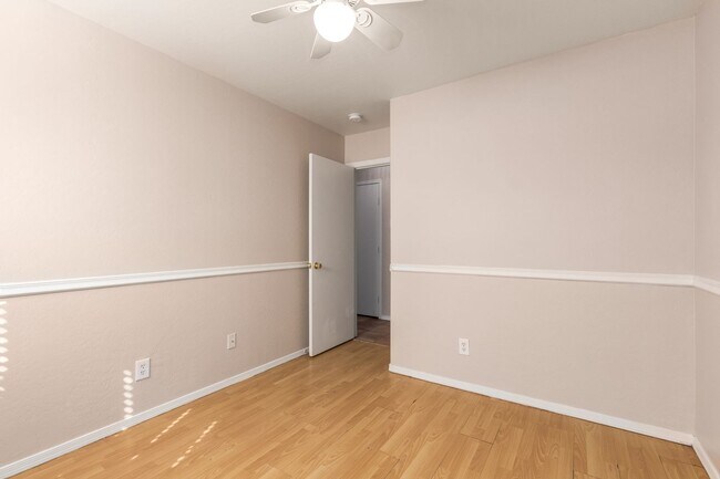 Building Photo - Charming 3 bed in Glendale!