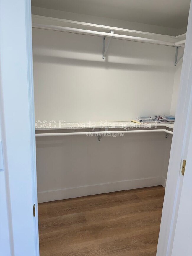 Building Photo - 727 2nd St