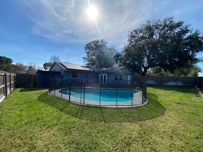 Building Photo - 3 Bedroom, 3 Bath Single Family POOL Home ...