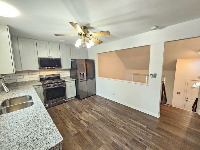 Building Photo - 571 White Birch Rd