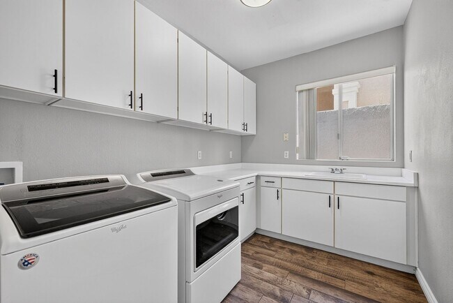 Building Photo - 8824 Cortile Dr