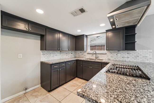 Building Photo - 9721 Debbie Ln