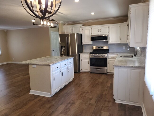 Building Photo - Beautiful Family Home with Neighborhood Lake Access