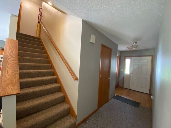 Building Photo - $2,250 | 4 Bedroom, 3.5 Bathroom Duplex | ...