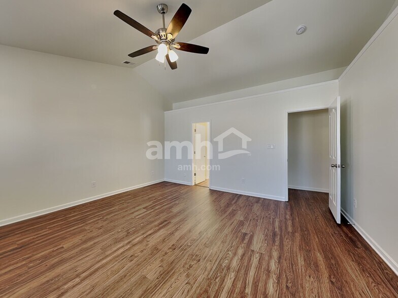Building Photo - 2524 Ingleside Dr