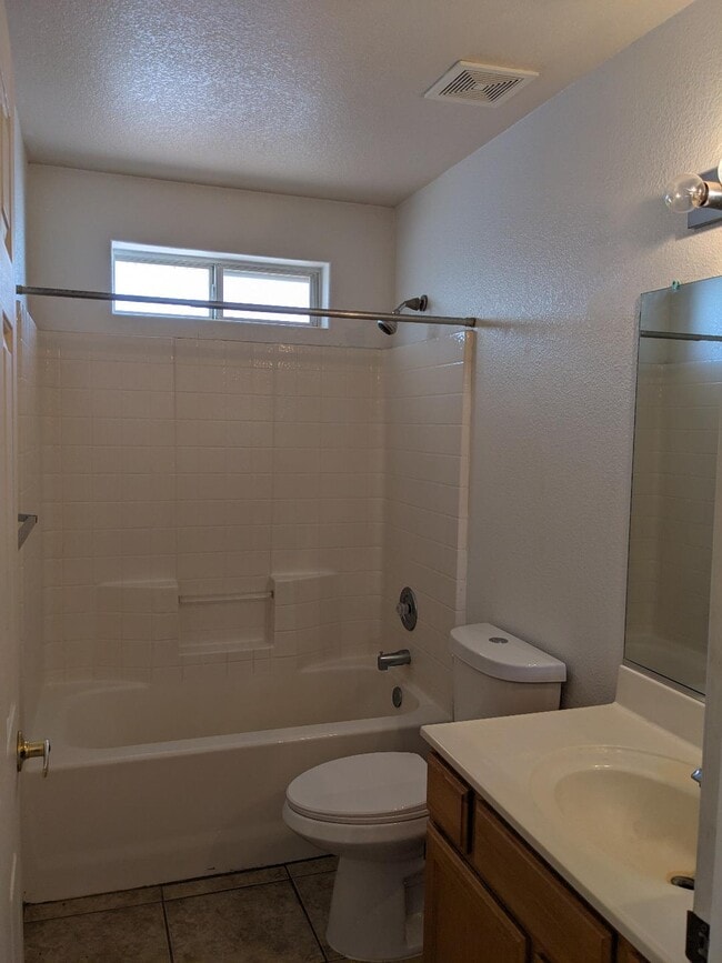 Building Photo - 3846 E Nicole Ave