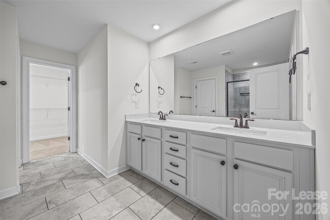 Building Photo - 5811 Fenway Dr