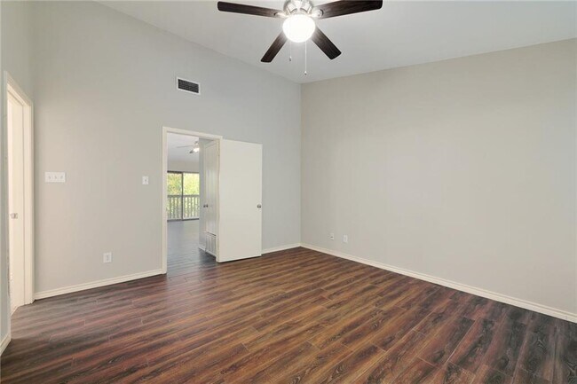 Building Photo - 3839 Dry Creek Dr