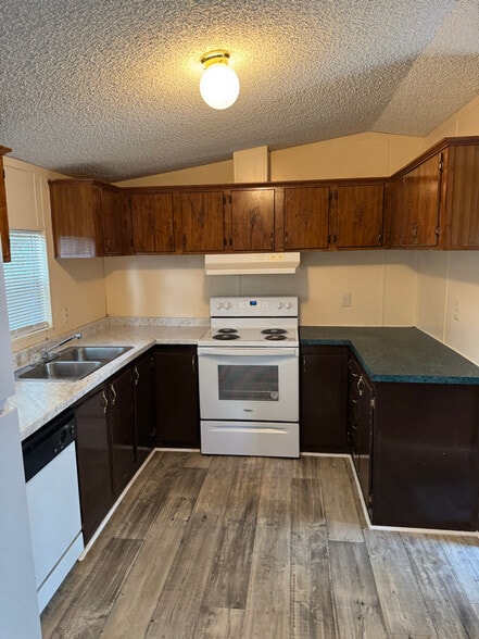 Building Photo - 1307 County Rd 1135