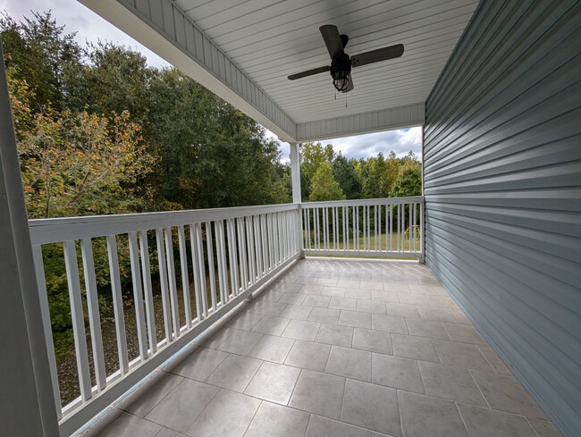 Building Photo - Room in House on Stone Mountain Dr