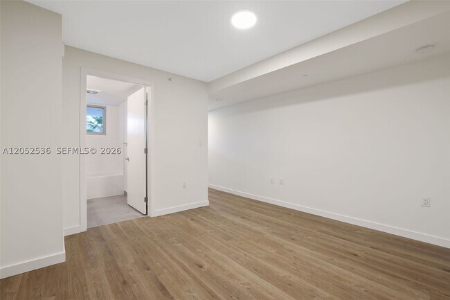 Building Photo - 1500 Bay Dr E