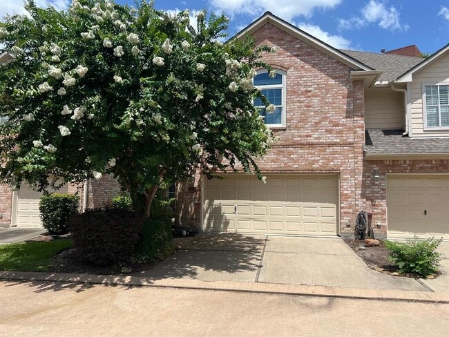 Primary Photo - 1155 Enclave Square E