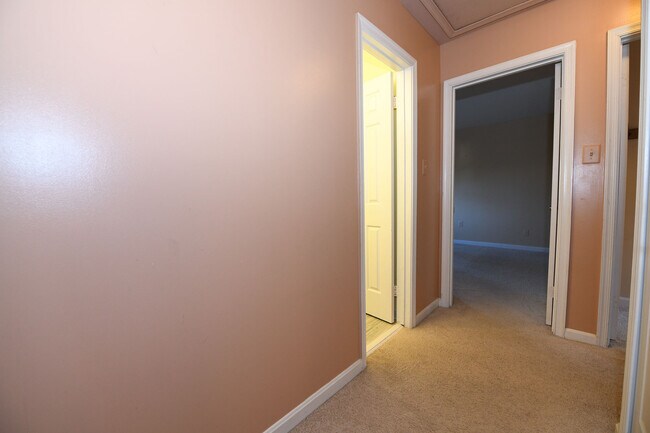 Building Photo - Gorgeous 4 BR 2+2 Baths Colonial - Finished Walk-Out Basement and Car Garage