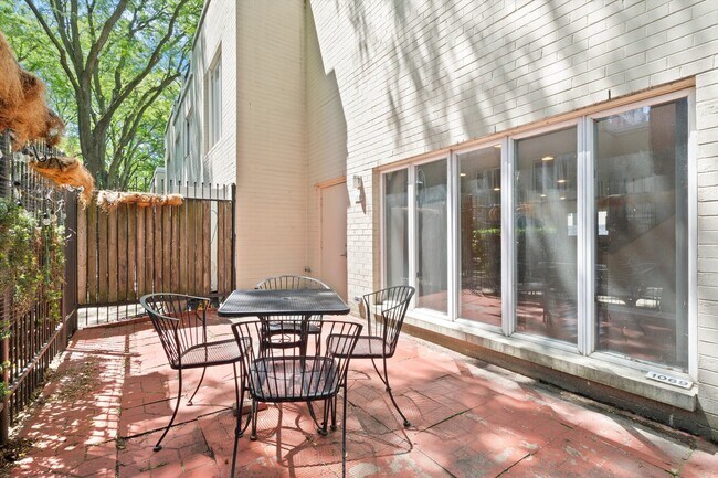 Building Photo - 1069 S Park Terrace