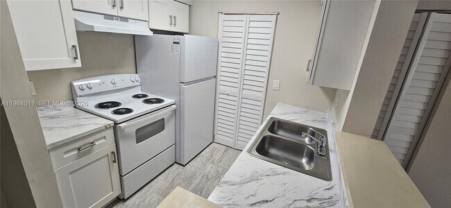 Building Photo - 1247 SW 46th Ave