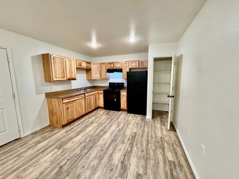 Building Photo - Elliston Commons